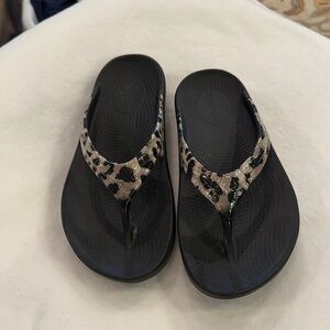 OOFOS Black and Leopard Print Sandals